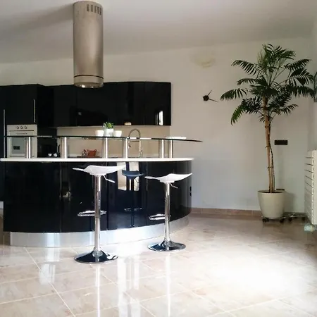 Apartments With Parking Space Galizana, Fazana - 22977 *